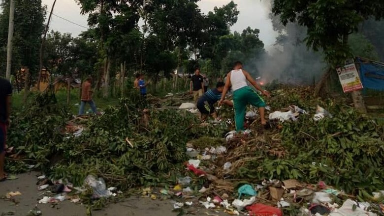 Puluhan Warga di Jambi Blokir Jalan dengan Sampah Puluhan Warga di Jambi Blokir Jalan dengan Sampah
