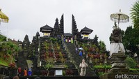 Pura Besakih merupakan pura umat Hindu terbesar di Bali. Cocok untuk rekomendasi liburan akhir pekan ini (Syanti/detikTravel)  