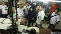 Beginilah suasana sidak yang dilakukan kepada para pedagang. Dari situ, terlihat jelas, banyak para pedagang yang mengaku tidak tahu akan adanya pemberlakuan harga eceran tertinggi yang diatur pemerintah.