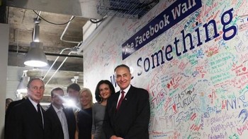 Ia menjadi sosok berpengaruh di Facebook dan sering menerima sosok-sosok penting. Foto: Getty Images