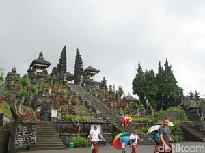 Pura Besakih, Rekomendasi Liburan di Bali Akhir Pekan