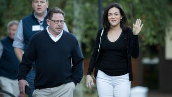 Sepeninggal suaminya, Sheryl sekarang berhubungan kasih dengan Bobby Kotick, CEO Activision Blizzard. Foto: Getty Images