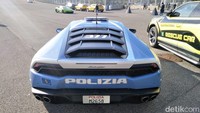Mobil dilengkapi dengan label Polizia. Foto: Ruly Kurniawan
