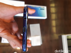 Unboxing Galaxy A9, Kamera Belakangnya Terbanyak di Dunia