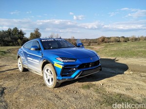 Ototest: Di Balik Kemudi SUV Lamborghini yang Sangar
