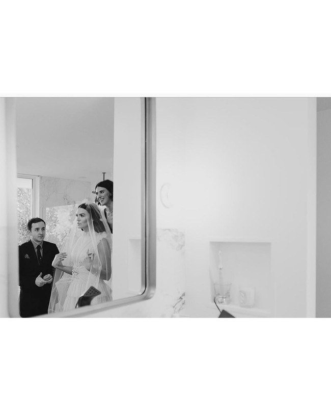 September lalu, Mandy dan Taylor sudah sudah melangsungkan pertunangan pada September lalu. Sebelumnya, Mandy pernah menjadi istri dari musisi Ryan Adams. Namun, pernikahan tersebut hanya bertahan selama tujuh tahun dan berakhir pada 2016.  Foto: Instagram/@mandymooremm