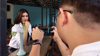 Arah mata model terhadap kamera juga patut diperhatikan. (Foto: Muhamad Imron Rosyadi/detikINET)