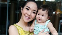 Adapula yang setuju jika gempita tinggal bersama ibunya yakni Gisel. Dok. detikHOT