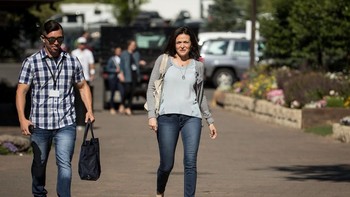 Penampilannya kadang biasa saja, kadang mewah, sesuai dengan situasi. Sejak gabung di Facebook tahun 2008, Sheryl menjadi sosok penting di situs jejaring terpopuler dunia itu. Foto: Getty Images