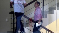 Kemudian Kepala Dinas DPMPTSP Kabupaten Bekasi Dewi Tisnawati, Kepala Bidang Tata Ruang Dinas PUPR Kabupaten Bekasi Neneng Rahmi, Direktur Operasional Lippo Group Billy Sindoro, Konsultan Lippo Group Taryadi, Konsultan Lippo Group Fitra Djaja Purnama, dan pegawai Lippo Group Henry Jasmen. Para tersangka dari jajaran Pemkab Bekasi diduga menerima Rp 7 miliar terkait perizinan proyek Meikarta. Duit itu disebut sebagai bagian dari fee fase pertama yang bernilai total Rp 13 miliar.