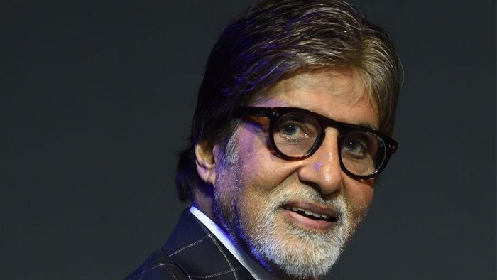 Amitabh Bachchan lunasi utang lebih dari 1.000 petani senilai Rp8 miliar