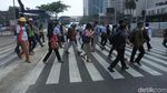Warga Ramai-ramai Gunakan Pelican Crossing