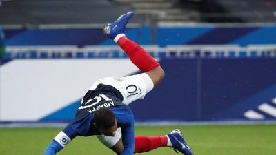 Ouch, Mbappe