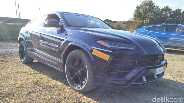 Test Drive Lamborghini Urus