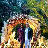 Kali ini, Chryseis mengenakan gaun Oscar de la Renta untuk acara utama dan gaun Prabal Gurung untuk resepsi. Dia kemudian mengenakan gaun Chanel untuk pesta setelahnya. Foto: Instagram