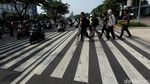 Warga Ramai-ramai Gunakan Pelican Crossing