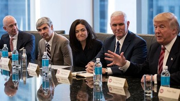 Sheryl bersama para petinggi teknologi saat menghadap presiden Amerika Serikat, Donald Trump. Foto: Getty Images