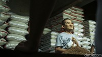 Pengecekan di pasar tersebut untuk menjaga stabilitas harga beras di pasaran.