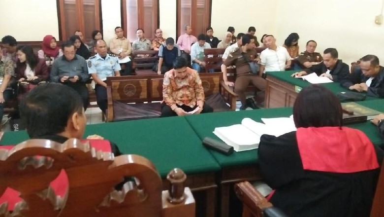 Tipu Rp 10 Miliar, Dimas Kanjeng Dituntut 4 Tahun Penjara Tipu Rp 10 Miliar, Dimas Kanjeng Dituntut 4 Tahun Penjara