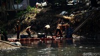 Berbagai upaya terus dilakukan untuk normalisasi Kali Ciliwung.