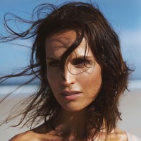 Penampilan Abigail ONeill banyak dikagumi sesama wanita. Di usia 44 tahun, tak terlihat kerutan berarti di wajahnya. Abigail juga punya tubuh langsing dan kencang yang bikin iri. Foto: Instagram @abigailoneill