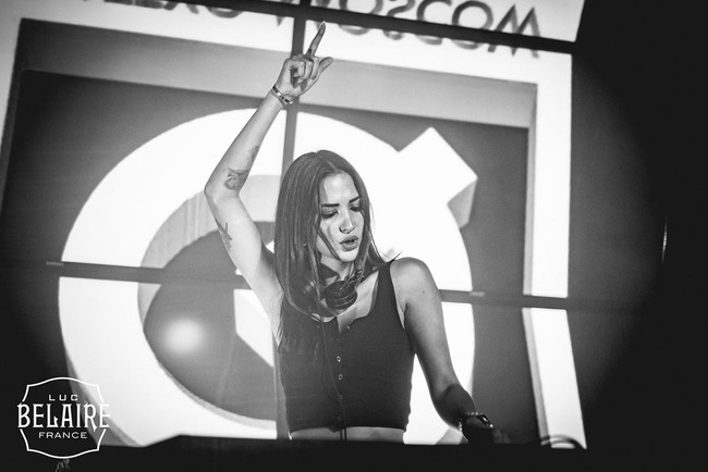 Katya mengubah namnya menjadi DJ Katty Q. Kecintaannya pada musik, ditambah bakat luar biasa untuk mengkombinasikan lagu, telah membuatnya naik menjadi bintang, yang sulit bagi dunia Eloctronic Dance Musik (EDM), sebuah industri yang didominasi laki-laku. Foto: Instagram