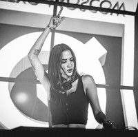 Katya mengubah namnya menjadi DJ Katty Q. Kecintaannya pada musik, ditambah bakat luar biasa untuk mengkombinasikan lagu, telah membuatnya naik menjadi bintang, yang sulit bagi dunia Eloctronic Dance Musik (EDM), sebuah industri yang didominasi laki-laku. Foto: Instagram