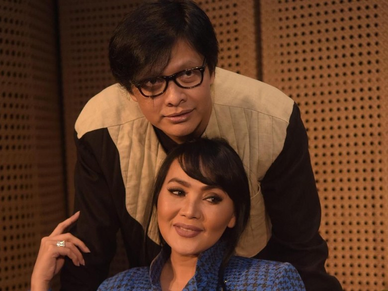 Selain Konser, Armand dan Dewi Gita Siapkan Kejutan di Usia Perak Pernikahan Selain Konser, Armand dan Dewi Gita Siapkan Kejutan di Usia Perak Pernikahan