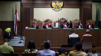 Made Oka juga membantah surat dakwaan jaksa yang menyebut dirinya sebagai perantara menerima uang proyek e-KTP untuk Novanto. Menurut Made Oka Masagung, dia, yang berkecimpung di dunia bisnis usaha, selalu memperhatikan aturan hukum.