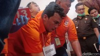 Kombes Indarto mengatakan tersangka Haris akan memperagakan 62 adegan dalam rekonstruksi tersebut. Menurut dia, rekonstruksi ini sangat penting sebagai bagian dari proses penyidikan yang dilakukan oleh polisi. (Vino-detikcom)