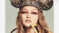 Gigi Hadid melakukan pemotretan bersama fotografer top Luigi dan Lango untuk memperingati Mickey Mouse ke-90. Dok. Instagram/luigiandiango