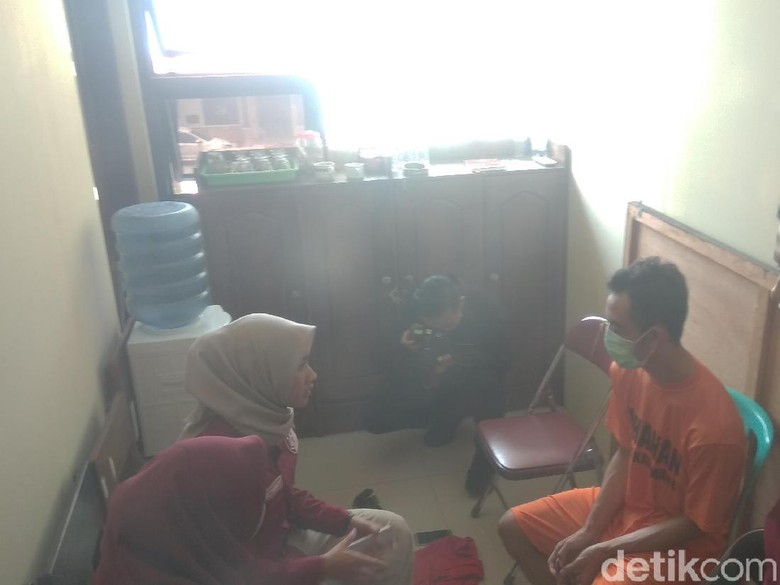 Polisi Tangkap Pelaku Pria di Video Porno Siswi Karawang Polisi Tangkap Pelaku Pria di Video Porno Siswi Karawang
