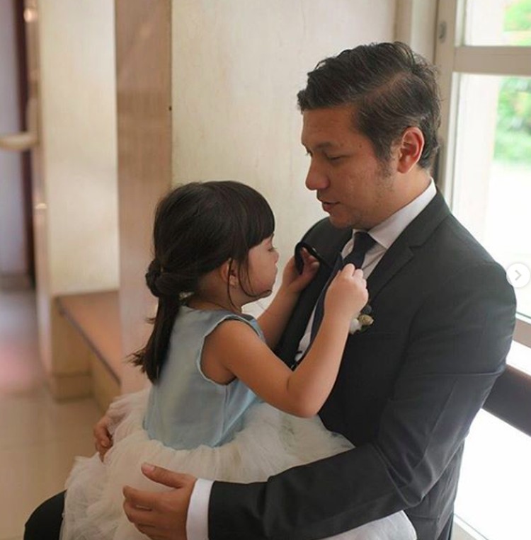 Kemesraan Gading Marten dengan Putri Kecilnya, Gempita