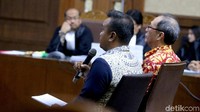 Irvanto mengakui kesalahannya telah menjadi perantara atau kurir aliran duit korupsi dari proyek e-KTP.