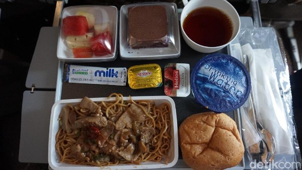 Inilah menu yang detikTravel pesan. Mie goreng dengan jamur dan sayur. Rasanya enak! (Melissa Mailoa/detikTravel)Â Inilah menu yang detikTravel pesan. Mie goreng dengan jamur dan sayur. Rasanya enak! (Melissa Mailoa/detikTravel)Â