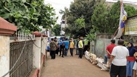 Pembunuh satu keluarga itu diketahui bernama Haris Simamora. Pelaku memiliki hubungan kekerabatan dengan korban. (Foto: Guruh Nuary/detikcom)