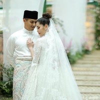 Sebuah pernikahan crazy rich Asian yang sebenarnya ini telah dilangsungkan di Malaysia awal tahun ini. Tapi, pengantin Chryseis Tan dan Faliq Nasimuddin baru saja menggelar pesta ketiga pernikahan mereka di Jepang. Foto: Instagram