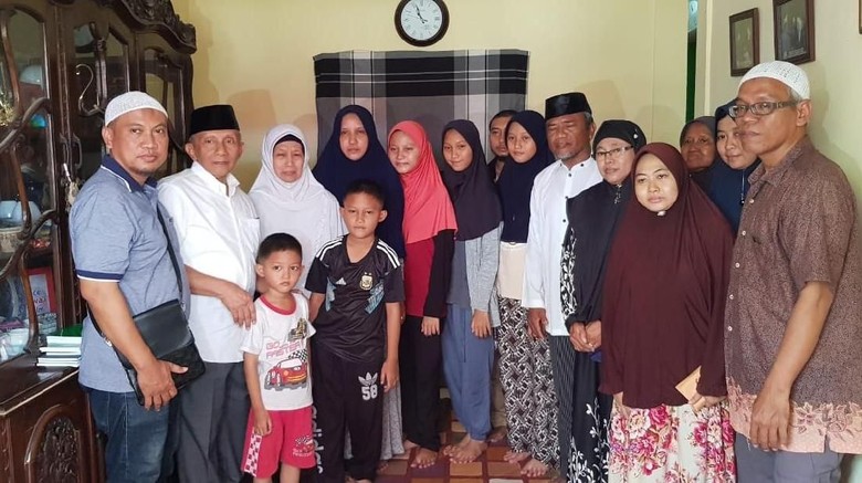 Amien Rais Janji Santuni 6 Anak Dufi Rp 12 Juta Per Bulan Amien Rais Janji Santuni 6 Anak Dufi Rp 12 Juta Per Bulan