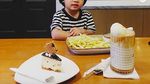 Gemasnya Lihat Sekala Makan Sereal dan Es Krim