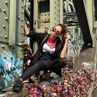 Wanita berusia 26 tahun ini ingin sekali membuktikan kepada dunia bahwa dirinya lebih dari seseorang berwajah cantik. Dari model yang berjalan di runway, Katya kini beralih ke club dengan menjadi DJ. Foto: Instagram