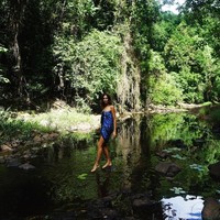 Selain mengurus keluarga dan menjalani gaya hidup sehat, Abigail juga disibukkan dengan kariernya. Di usia 40an, ia tetap aktif sebagai model. Foto: Instagram @abigailoneill