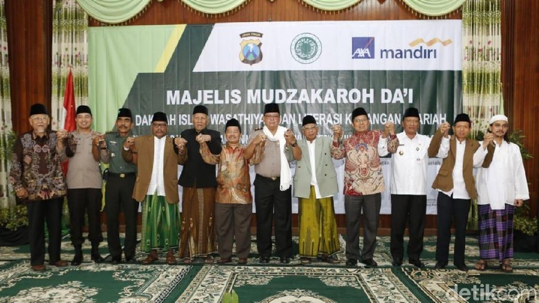 Ini Pesan Kapolda Jatim Saat Hadiri Majelis Mudzakaroh Dai di Gresik Ini Pesan Kapolda Jatim Saat Hadiri Majelis Mudzakaroh Dai di Gresik