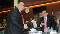 Wakil Ketua DPR Fadli Zon memimpin pelantikan Wakil Ketua Baleg Sudiro Asno di ruang rapat Baleg, Nusantara I, Komplek Parlemen, Senayan, Jakarta, Rabu (21/11/2018).