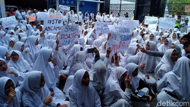 Demo SMAN 1 Gondanglegi, Diknas Pemprov Jatim Turun Tangan Demo SMAN 1 Gondanglegi, Diknas Pemprov Jatim Turun Tangan