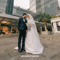 Ia melangsungkan pernikahan hari Minggu (18/11/2018) di Hotel Grand Sahid Jaya, Jakarta. Pernikahannya menarik perhatian publik karena Nada, sapaan akrabnya tampil sangat cantik hari itu.  Foto: ThePhotoMoto