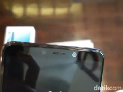 Unboxing Galaxy A9, Kamera Belakangnya Terbanyak di Dunia