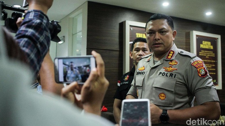 Kapolres Jakbar Imbau Warga Jaga Perdamaian Jelang Pemilu Kapolres Jakbar Imbau Warga Jaga Perdamaian Jelang Pemilu