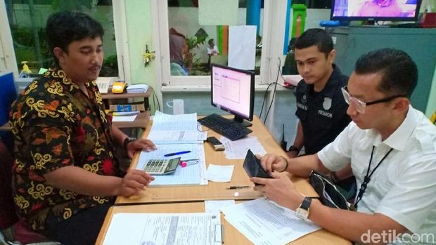  Polisi menyerahkan jenazah Ciktuti Iin Puspita (22) yang dibunuh oleh terduga pelaku Y (24) dan NR (17) kepada pihak keluarga