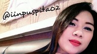 Iin, yang berprofesi sebagai pemandu lagu (Foto: Facebook)