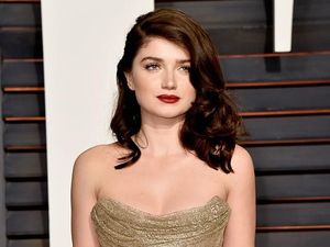Cantiknya Eve Hewson, Putri Bono U2 yang Jadi Bintang Robin Hood 2018
